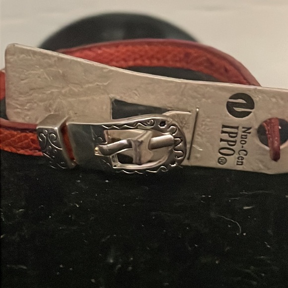 NWT! Unisex 8.5” red genuine leather 0.25” wide buckled adjustable bracelet - Picture 4 of 9